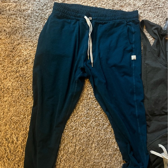 Vuori BUNDLE jumpsuit & joggers - Picture 3 of 8